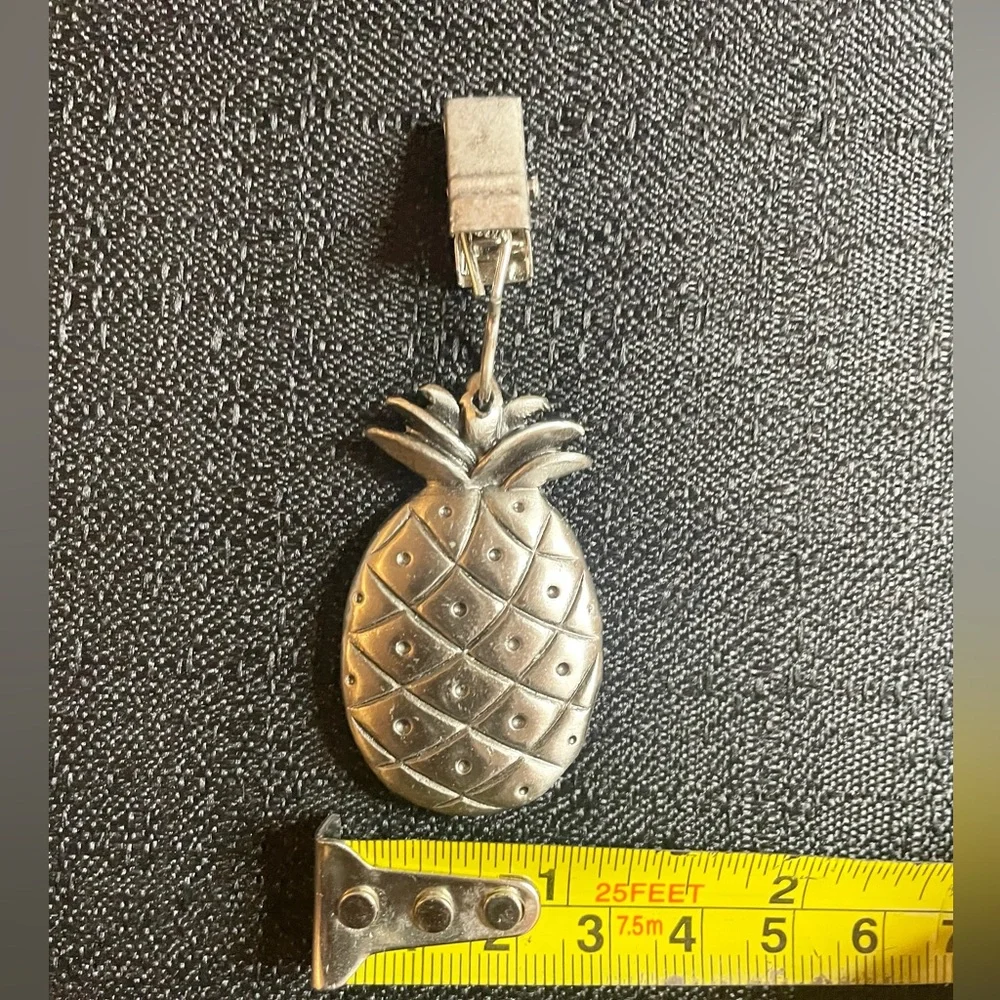 Pewter Pineapple Tablecloth Clip Holders 4x Silver Fruit Outdoors Picnic NEW NIB